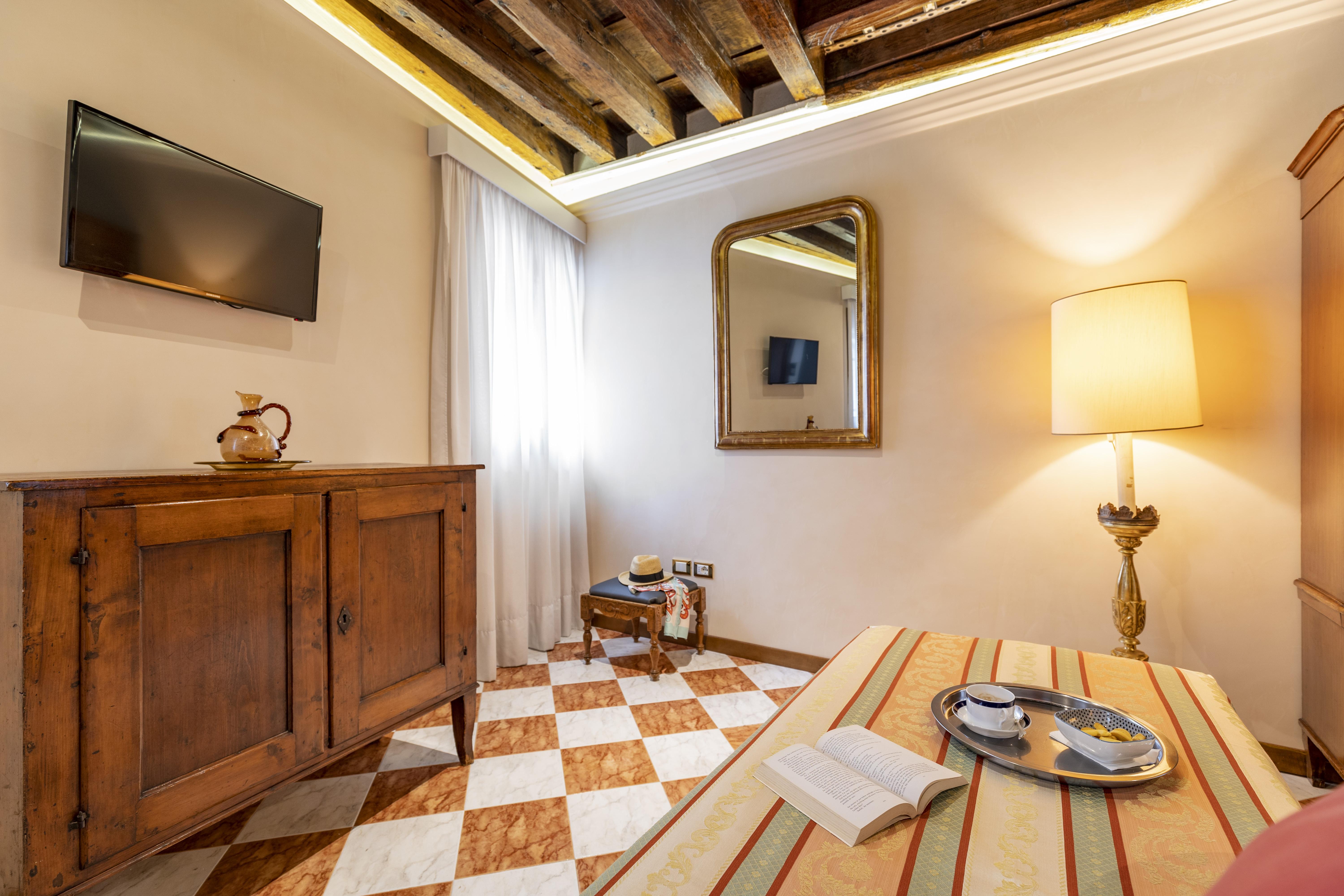 Palazzo Schiavoni Residenza D'Epoca & Suite-Apartments เวนิส ภายนอก รูปภาพ