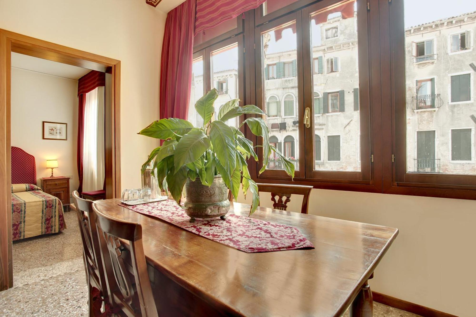 Palazzo Schiavoni Residenza D'Epoca & Suite-Apartments เวนิส ภายนอก รูปภาพ