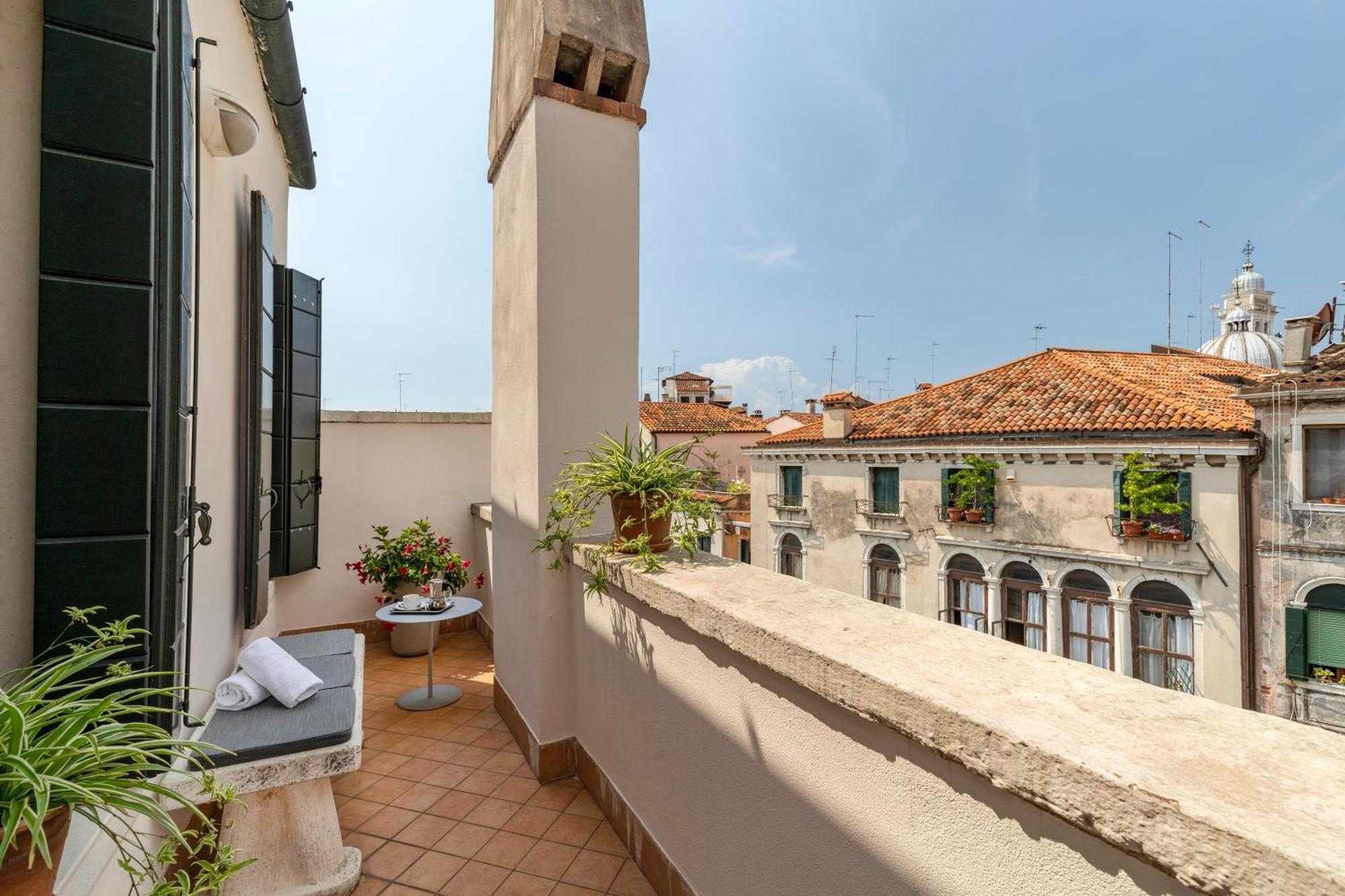 Palazzo Schiavoni Residenza D'Epoca & Suite-Apartments เวนิส ภายนอก รูปภาพ